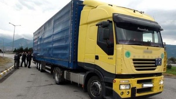 Şanlıurfa'da bomba yüklü TIR ele geçirildi