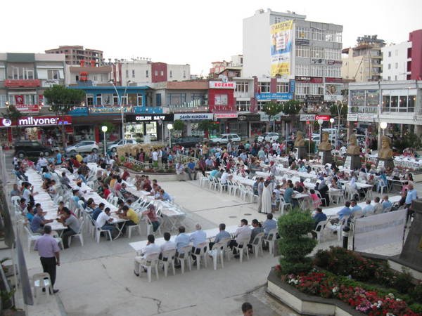 SERİK GENÇLERİ İYİLİK SOFRALARINDA BİR ARAYA GELDİ