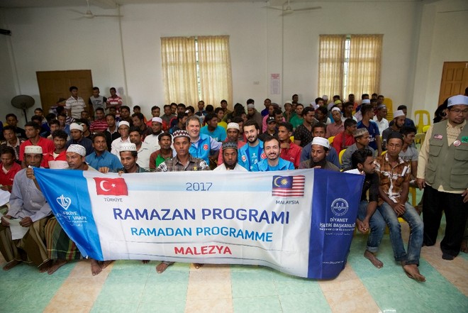 TDV, Arakanlı mültecilere ramazan sevincini yaşattı