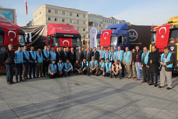 Türkmenlere Kayseri\'den 4 Tır Yardım