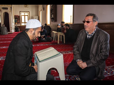 Engelli hafız emekli oldu ama hafız yetiştirmeye devam ediyor